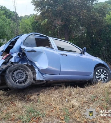 У Житомирі потрапила до реанімації пасажирка легковика, який врізався у відбійник. ФОТО
