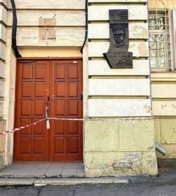 У Києві повернули у комунальну власність приміщення у будинку, де жив письменник Олег Ольжич