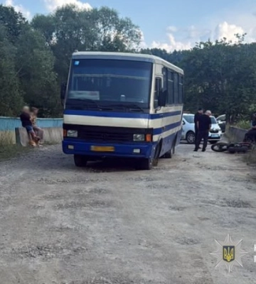 На Львівщині зіткнулися автобус і мотоцикл