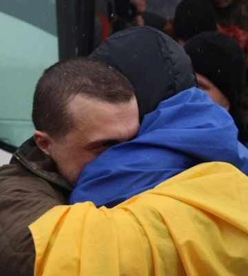 До Нововолинська повертається звільнений з полону Захисник