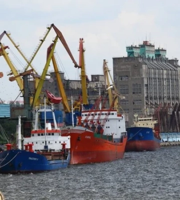 Війська РФ атакували порт у Миколаєві, на борту іноземного судна загинули двоє українців
