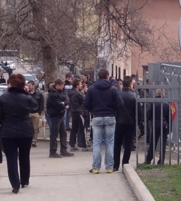 На севере Крыма для получения компенсаций за отключение света и воды от мужчин требуют стать на воинский учет – «Новая Газета-Европа»