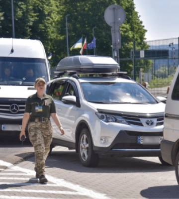 Сотни авто застряли на границе с Польшей: до 100 машин на каждом КПП — где худшая ситуация