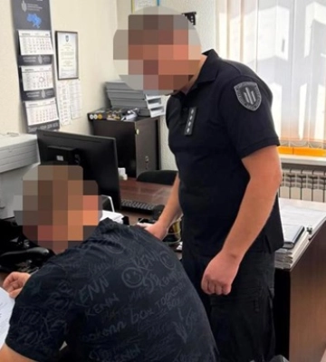 Сломал мужчине руку во время доставки в ТЦК: полицейскому из Полтавы предъявлено подозрение, - ГБР. ФОТО