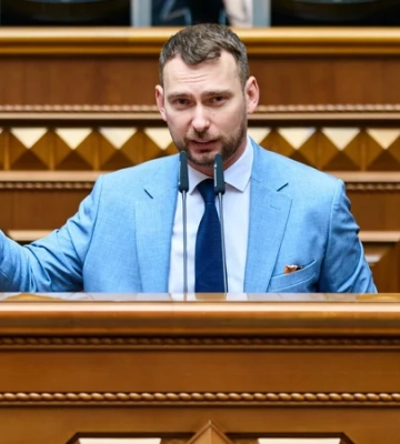 Интервью с Железняком. Чего ожидать от правительства Корецкого, станет ли Хмара полноценным главой Минобороны и почему Зеленский выбрал его