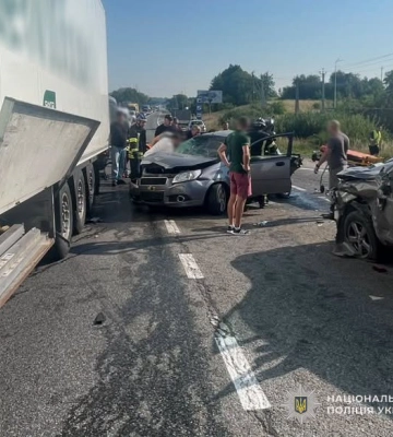 На Львівщині внаслідок потрійної ДТП постраждали троє людей - поліція розпочала провадження. ФОТО