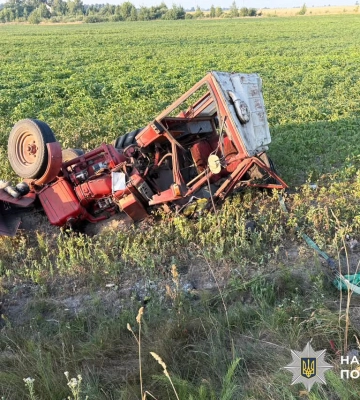 На Рівненщині внаслідок ДТП серйозно постраждав 56-річний кермувальник трактора