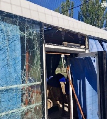 Один человек погиб и восемь получили ранения в результате вражеского нападения на автобус агрофирмы в Марганце. ФОТО