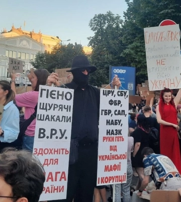 Мітинг проти відставки Федорова надвечір п'ятниці зібрав вже понад 10 тис. учасників і вони продовжують прибувати