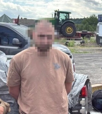 СБУ ликвидировала 7 каналов сбыта трофейного оружия: в Киеве задержали военного с автоматом и гранатами
