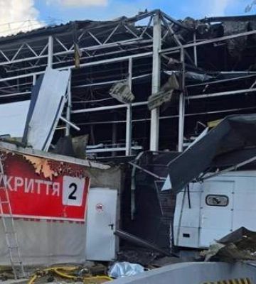 Противник нанес удар по сортировочному терминалу "Новой почты" в Чернигове