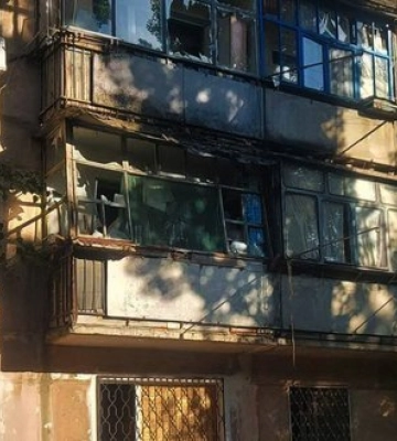 Загорелось поле с пшеницей, пострадал человек: враг атаковал четыре района Днепропетровщины