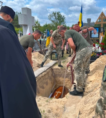 Мобілізували місяць тому: на Волині попрощалися із 40-річним захисником Дмитром Стасюком