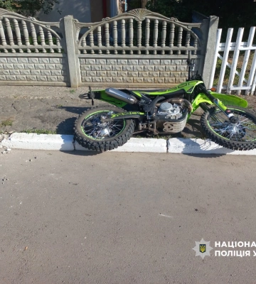 На Рівненщині мотоцикл врізався у паркан будинку: неповнолітній водій у лікарні