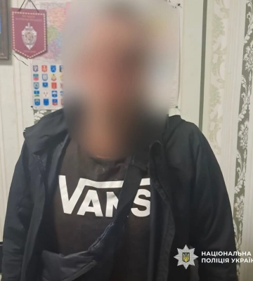 На Харківщині літнього чоловіка кілька разів вдарили пляшкою по голові