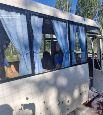 Рашисти вдарили по автобусу агрофірми у Марганці — є загиблий та поранені
