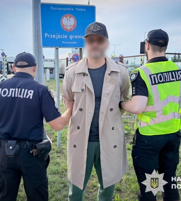 На Хмельниччину з Естонії екстрадованого засудженого за розтрату посадовця, - поліція