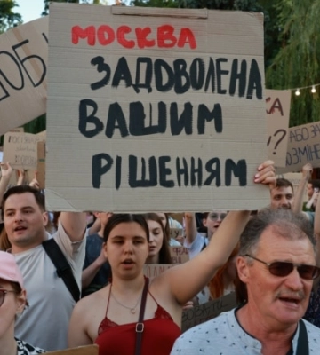 У Києві другий день триває акція протесту через відставку Михайла Федорова (відео)