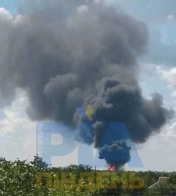 В Мелитополе всю ночь гремели взрывы, под городом поднимался черный дым, а полки магазинов заметно пустеют (видео, фото)