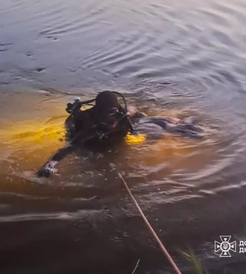 На Дніпропетровщині водолази ДСНС дістали зі ставка тіло загиблої жінки
