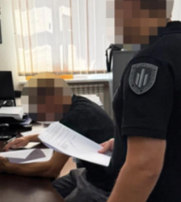 У Полтаві поліцейського підозрюють у побитті чоловіка під час доставлення до ТЦК