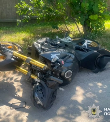 До лікарні внаслідок ДТП у Хмельницькому потрапив 33-річний мотоцикліст