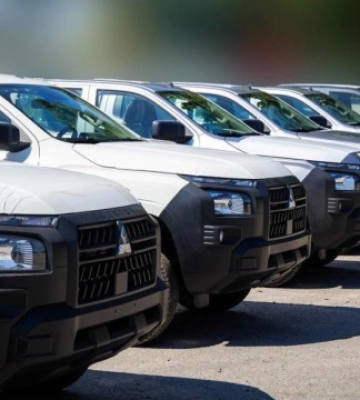 Німеччина передала Харківщині 12 пікапів і спецтехніку