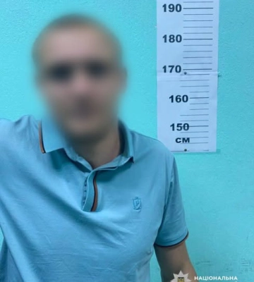 У Києві затримано злодюгу, який спробував пограбувати жінку просто у вагоні метро, - поліція