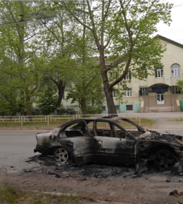 Оккупанты дроном атаковали автомобиль в Херсоне, ранены пять человек, в том числе ребенок