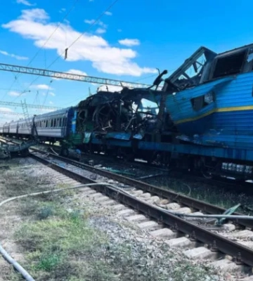 Враг ударил дроном по пассажирскому поезду в Запорожской области