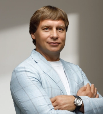 Олігарх-невидимка: як засновник FavBet Андрій Матюха ховає від податкової палаци під Києвом, історичний центр столиці та вілли в Європі на мільйони євро