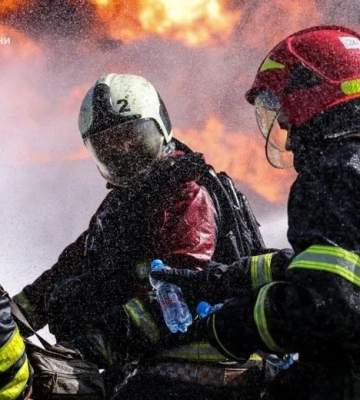 Рятувальники ліквідували масштабну пожежу після російського удару по промисловому об’єкту на Полтавщині. ФОТОрепортаж