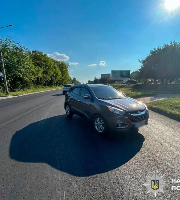 У Рівному двоє малолітніх дітей на електросамокаті потрапили у ДТП (ФОТО)