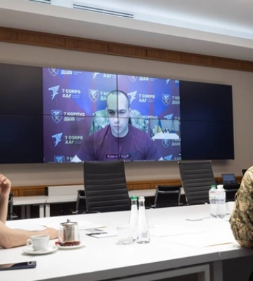 Зеленский провел совещание с командирами на фоне слухов о смене главкома
