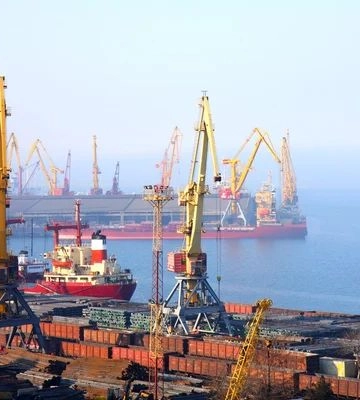 Удари по портах України зривають зернову логістику через Чорне море