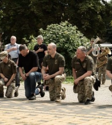 У Мукачеві попрощалися із захисником з Луганщини Дмитром Погребаком