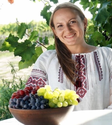 Морози, посухи та «сюрпризи» війни: власниця виноградника на півдні Одещини про виклики та призупинення виробництва корисних смаколиків