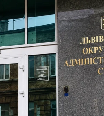 Суд зобов’язав зарахувати строкову службу та навчання до спецстажу для виплати 10 пенсій