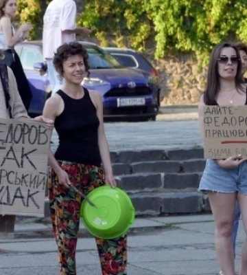 В Ужгороді кількість мітингувальників на підтримку Федорова зросла до двох сотень