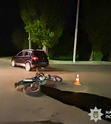 У Рівному внаслідок ДТП потрапив до лікарні 19-річний кермувальник мотоциклу, - поліція