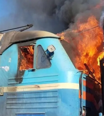 Российский дрон снова повредил пассажирский поезд на Запорожье: детали