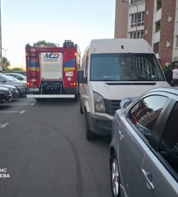 У Києві машини ДСНС не могли пробитись для гасіння пожежі через припарковані автівки (ФОТО)