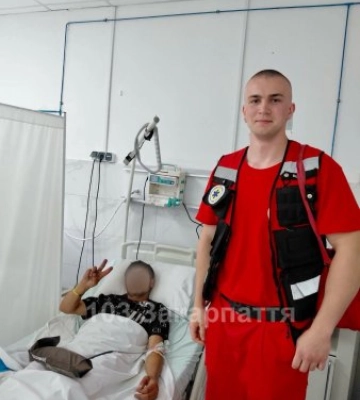 На Закарпатті 19-річного хлопця під час збору яфин вкусила змія: що відомо про його стан