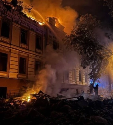 РФ пошкодила знаменитий кінотеатр, історичну будівлю та гуртожиток у Києві
