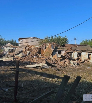 Врятована з-під завалів жінка померла в автівці екстренки на Харківщині