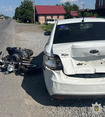 Поліція Буковини розслідує дві ДТП, в яких постраждали дві дівчинки та мотоцикліст