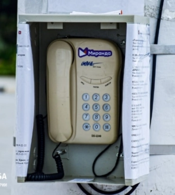 В Крыму на улицах устанавливают стационарные телефоны для связи с экстренными службами