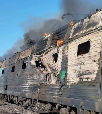 Дрон рф ударил по пассажирскому поезду в Запорожской области, ранена проводница