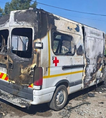 Війська РФ вдарили по Вільнянську: сталася пожежа в авто Червоного Хреста