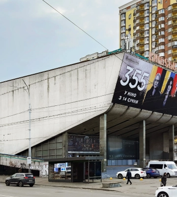 У Києві біля кінотеатру «Київська Русь» зафіксовані значні руйнування